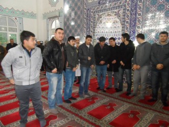 ÇAMLIBEL’DE SABAH NAMAZINA GENÇLERDEN BÜYÜK İLGİ