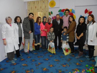 MYO ÖĞRENCİLERİ ENGELLİ ÖĞRENCİLERE YARDIM ETTİ