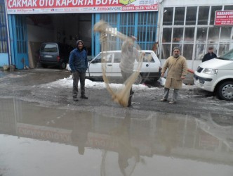 SANAYİ SİTESİ ESNAFI BALIK AVLIYOR