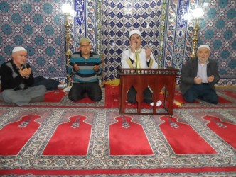 MEVLİT KANDİLİNDE VATANDAŞLAR CAMİLERİ DOLDURDU