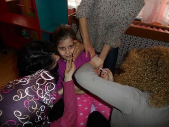 ANA SINIFI ÖĞRENCİLERİNE AŞI YAPILIYOR