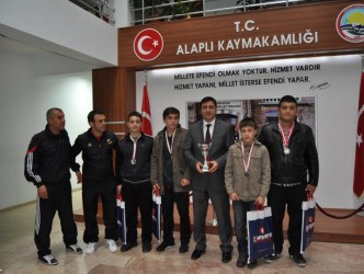 Güreşçiler Kaymakam Malğaç’ı ziyaret etti