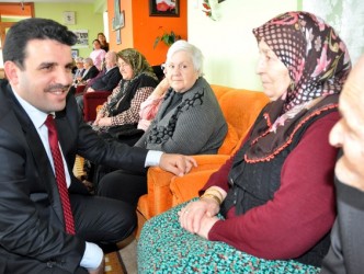AK PARTİ HEYETİ, ‘HUZUREVİNİ ZİYARET ETTİ