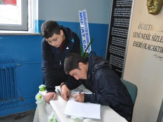 MÜDÜR MURAT CAN İCİN ANI DEFTERİ AÇTILAR