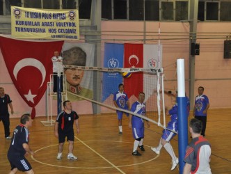 POLİS HAFTASI VOLEYBOL TURNUVASI BAŞLADI