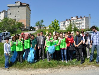 ÇPL ÖĞRENCİLERİNDEN ÇEVRE TEMİZLİĞİ