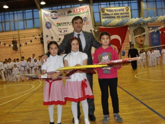POLİS HAFTASINDA DERECEYE GİREN ÖĞRENCİLERE ÖDÜLLERİ VERİLDİ