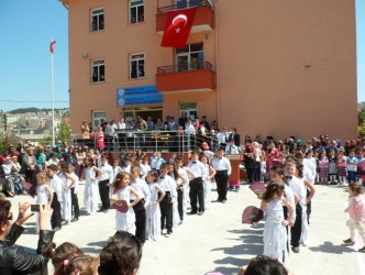 KARŞIYAKA’DA 23 NİSAN ŞENLİĞİ