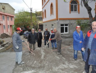 ORTACI KÖYÜNDE EMEKLİ VATANDAŞLAR KÖY İÇİN ÇALIŞIYORLAR