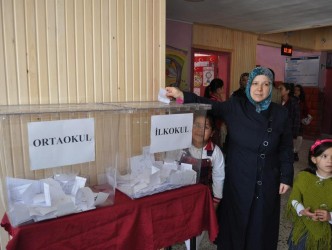 SERBEST KIYAFET İÇİN REFARANDUM YAPIYORLAR