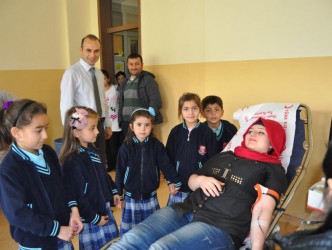 TOKİ OKÇULAR  OKULU KAN BAĞIŞINDA BULUNDU