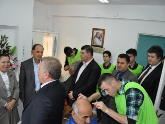 HUZUR EVİ SAKİNLERİNİ TRAŞ YAPTILAR