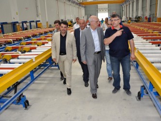 AK PARTİ YATIRIMCININ YANINDA