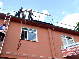 GÖNÜLLÜ İTFAİYECİLERİN EĞİTİMLERİ SÜRÜYOR..
