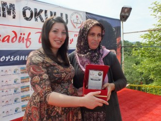 KASIMLI İLKOKULU-ORTAOKULU YILIN ANNESİNİ SEÇTİ