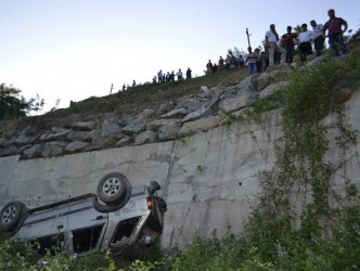 İSAFAKILLI ALTINDA KAZA;6 YARALI