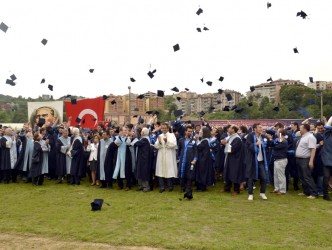 ALAPLI MYO’DA MEZUNİYET SEVİNCİ
