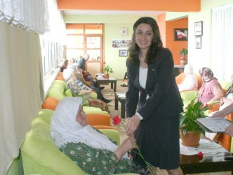 SGK ALAPLI MÜDİRESİNDEN HUZUREVİ ZİYARETİ