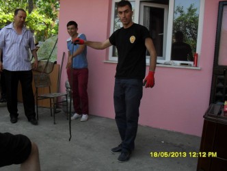 EVE GİREN YILAN PANİK YARATTI