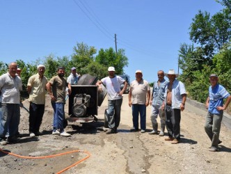 ÇAY KÖYÜ BETON YAĞMUR SUYU KANALLARI YAPIYOR