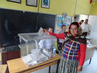 SARIKADI KÖYÜNDE REFERANDUM YAPILDI