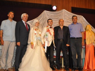 HARUN VE EMİNE SEMERCİ ÇİFTİ DÜNYA EVİNE GİRDİ