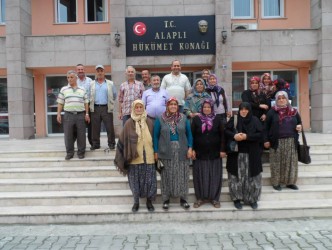 İNEKLERİ KAYMAKAMA ŞİKAYET ETTİLER