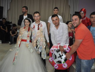 SUAT ŞEN’E ALTIN YERİNE JANT HEDİYE