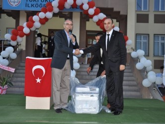 TOKİ  İÖO’NA ATIK PİL HEDİYESİ