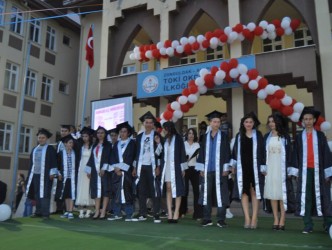 TOKİ OKÇULAR OKULUNDAN YIL SONU GECESİ