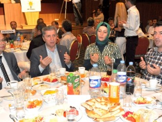 AK PARTİ’DEN BİRLİK BERABERLİK İFTARI