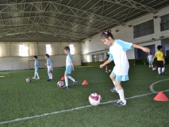 FUTBOL OKULUNDA TEK BAYAN