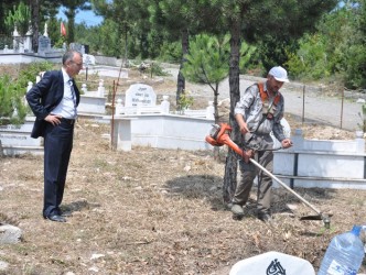 MEZARLIKLARDA BAYRAM TEMİZLİĞİ