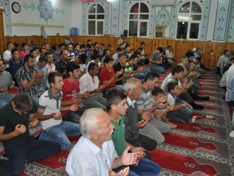 KADİR GECESİNDE CAMİDE SABAHLADILAR