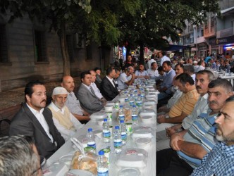 KADİR GECESİNDE BİN KİŞİYE İFTAR VERİLDİ
