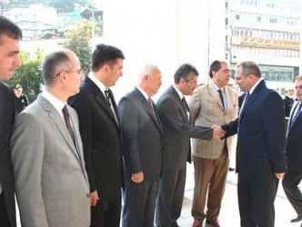 YENİ VALİ GÖREVE BAŞLADI