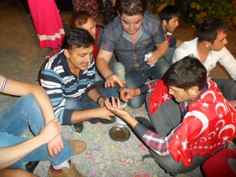 ASKER OLAN HÜSAMETTİN ÖZDEMİR’E KINA YAKILDI