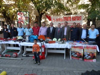 AK PARTİLİLER İTFAİYE STANDINI GEZDİ