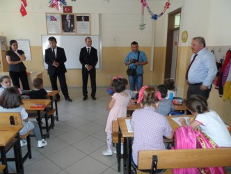 ÖĞRETİM YILININ AÇILIŞINDA TOKİ OKULUNU ZİYARET ETTİ