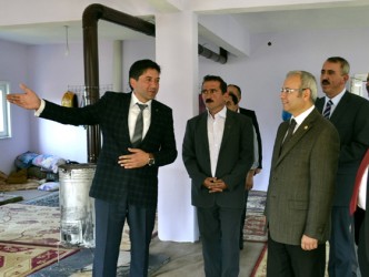 CANDAN CEM EVİNİ ZİYARET ETTİ.VATANDAŞLARLA BAYRAMLAŞTI