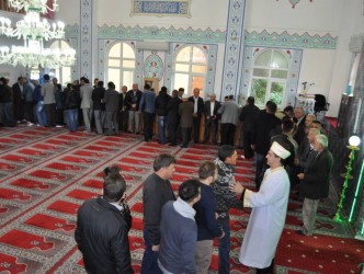 BAYRAM SABAHI CAMİLER DOLDU