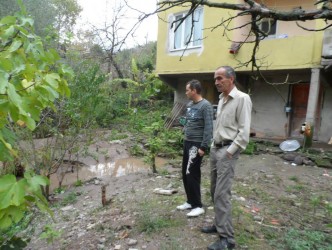 HER YAĞMURDA SEL KORKUSU YAŞIYORLAR