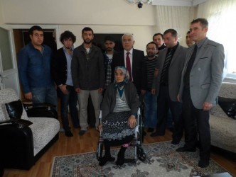 ALAPLI MYO ÖĞRENCİLERİNDEN TEKERLEKLİ SANDALYE