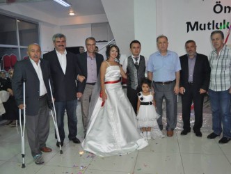 ESRA DEMİR DÜNYA EVİNE GİRDİ