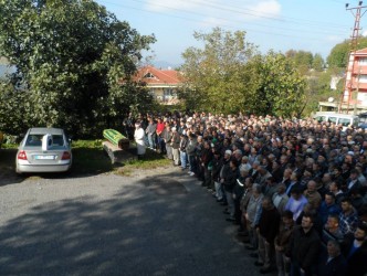 İRFAN DEMİRHAN GÖZYAŞLARI  ARASINDA TOPRAĞA VERİLDİ
