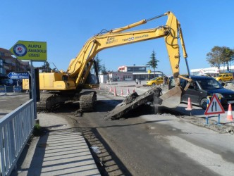 KARŞIYAKA’DA YOL ÇALIŞMALARI BAŞLADI