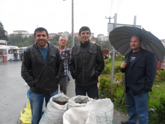 KESTANE KÖYLÜLERE GELİR KAPISI OLDU