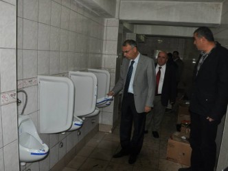 KIRILAN PİSUVARLAR DEĞİŞTİRİLDİ