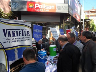 VAKIF TUR HURMA VE ZEMZEM İKRAM ETTİ