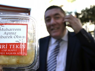 TEKİN AŞURE DAĞITTI BÜYÜK İLGİ GÖRDÜ